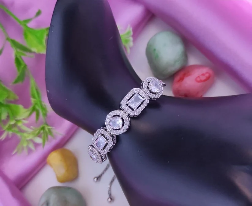 GLAMOUR Rhodium-Plated Silver Toned White American Diamond studded Oval Shaped Link Bracelet